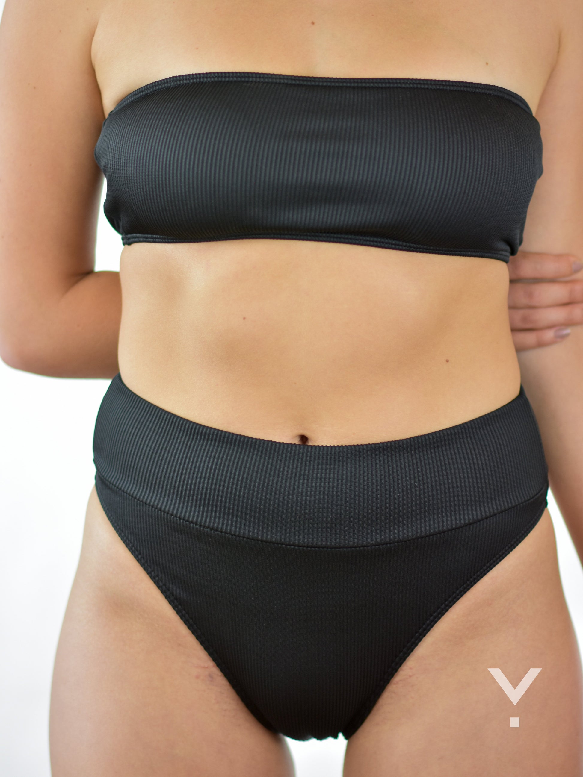 Wipeout Bikini Top Black - Bikini top | AVAYOS